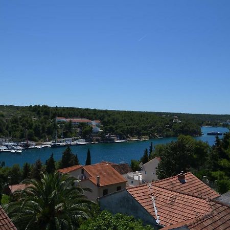 Luana Apartment Milna  Bagian luar foto
