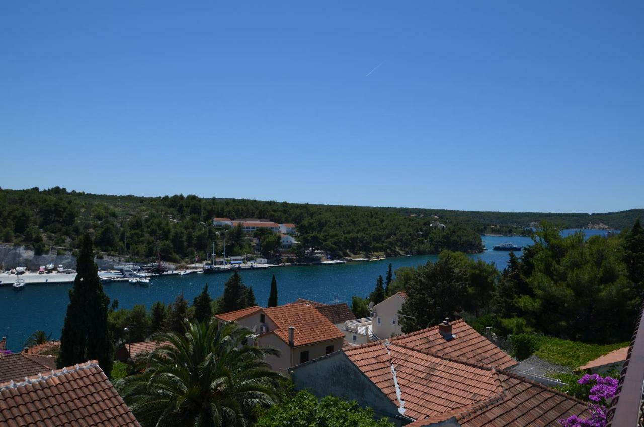 Luana Apartment Milna  Bagian luar foto