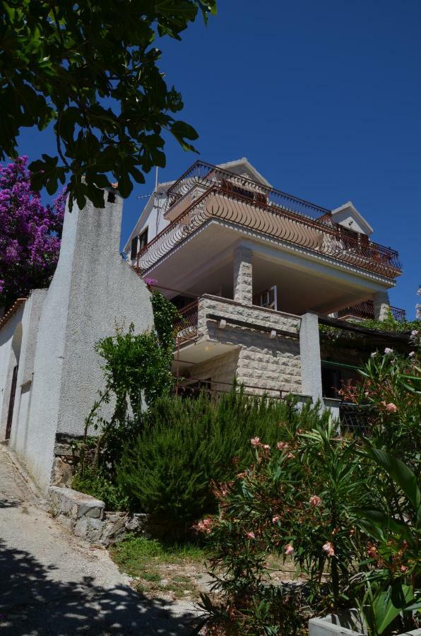 Luana Apartment Milna  Bagian luar foto