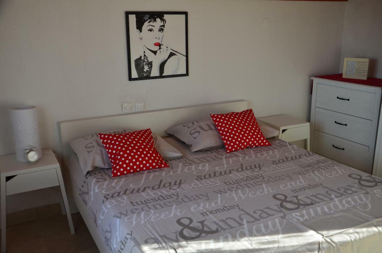 Luana Apartment Milna  Bagian luar foto