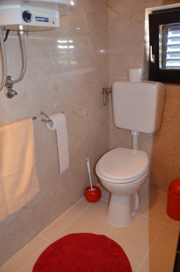 Luana Apartment Milna  Bagian luar foto