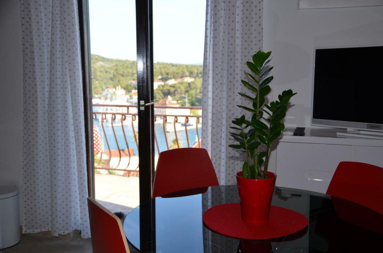 Luana Apartment Milna  Bagian luar foto