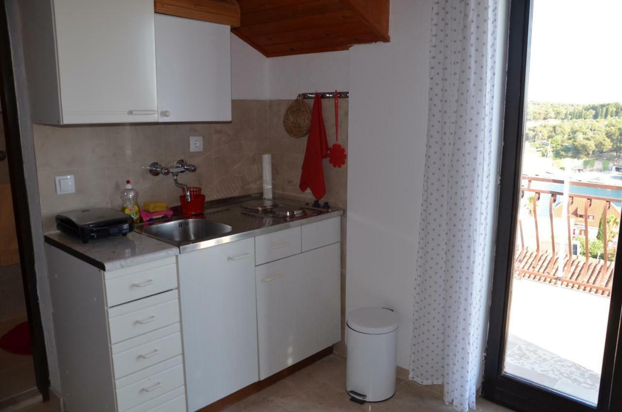 Luana Apartment Milna  Bagian luar foto