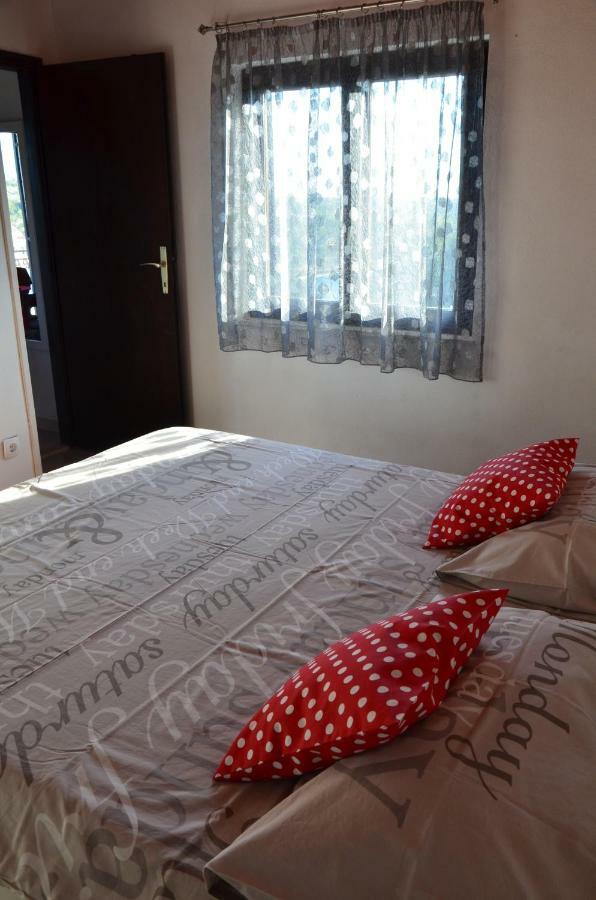 Luana Apartment Milna  Bagian luar foto