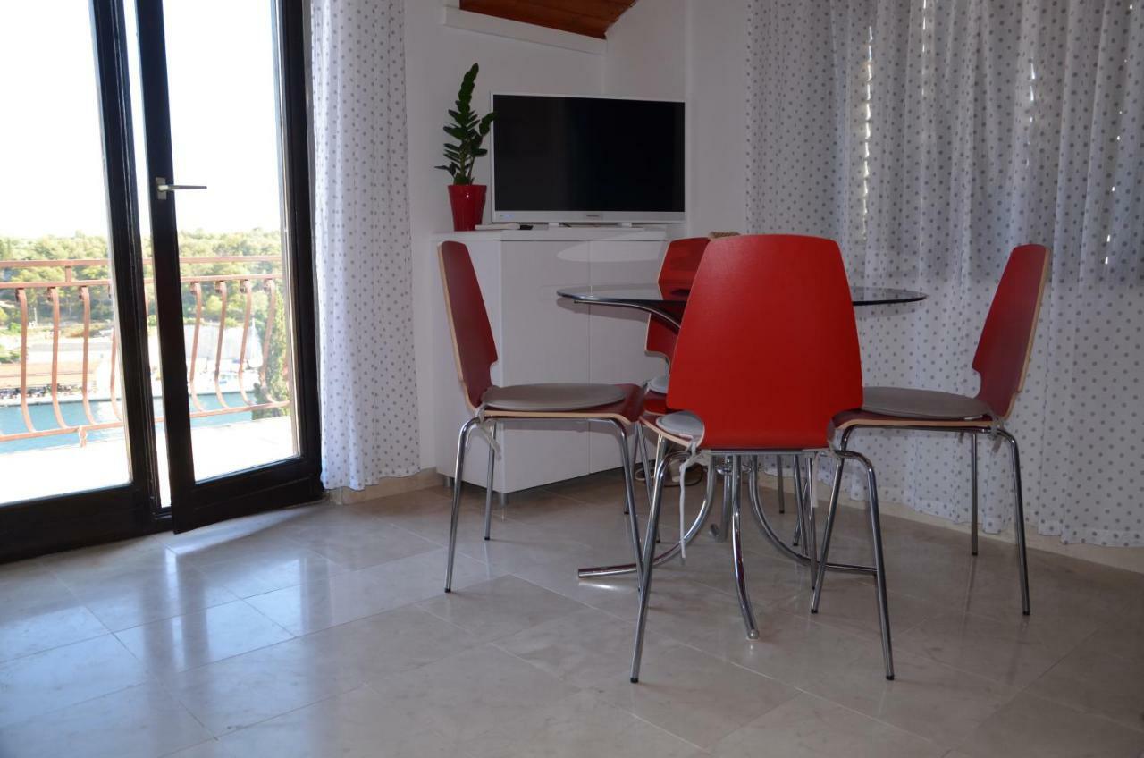 Luana Apartment Milna  Bagian luar foto