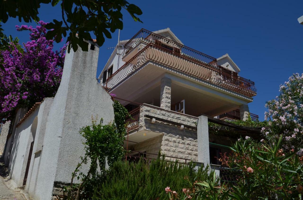 Luana Apartment Milna  Bagian luar foto