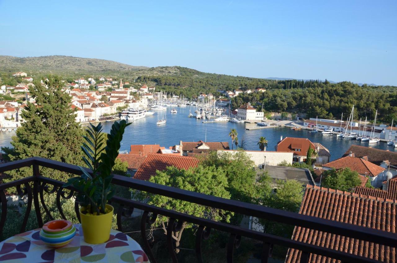 Luana Apartment Milna  Bagian luar foto