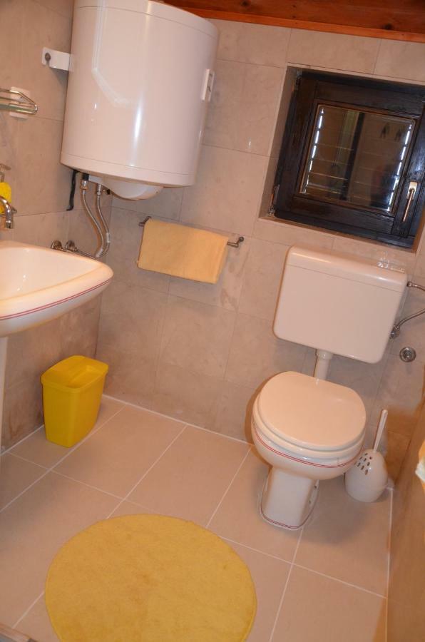 Luana Apartment Milna  Bagian luar foto