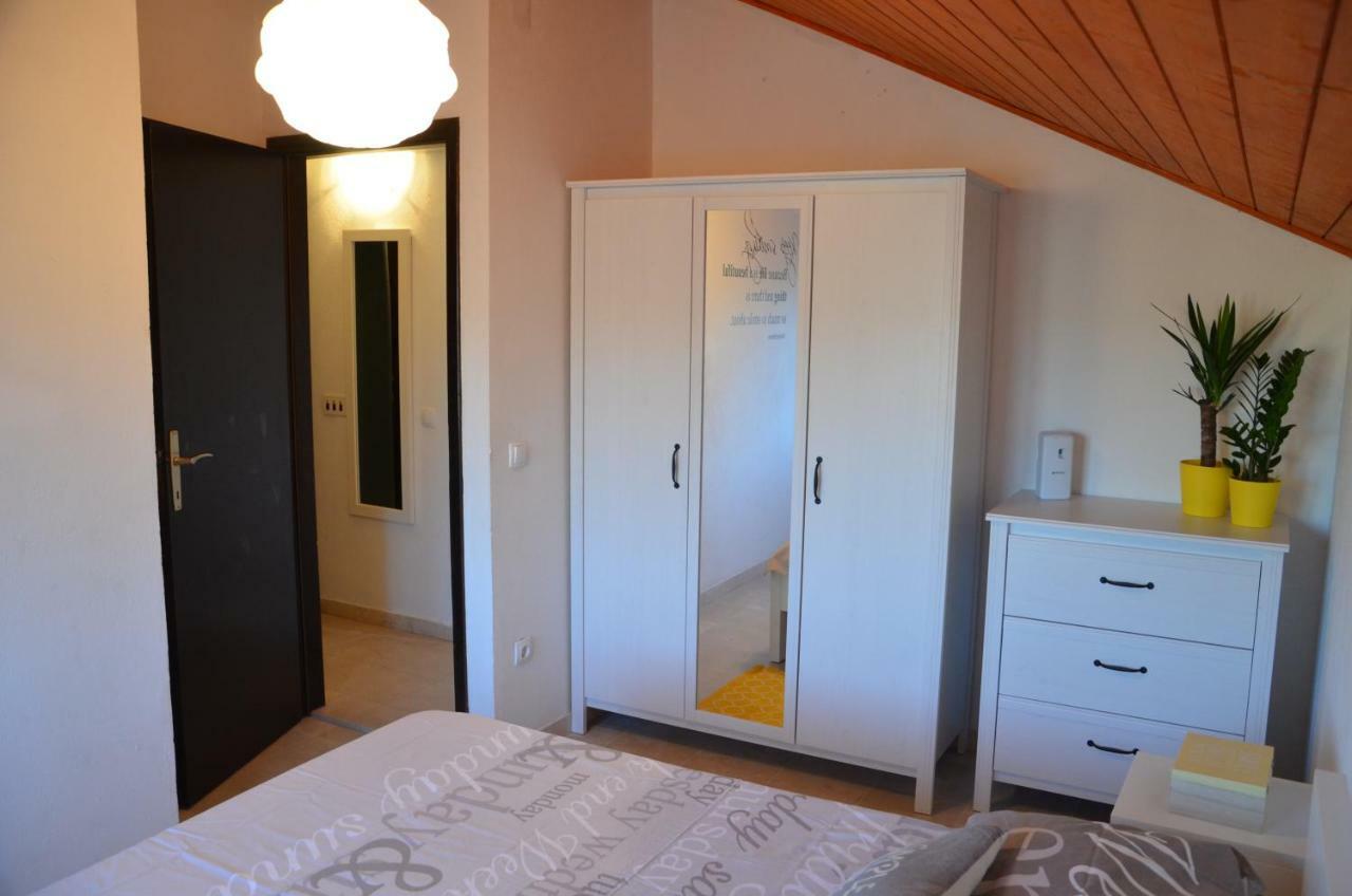 Luana Apartment Milna  Bagian luar foto